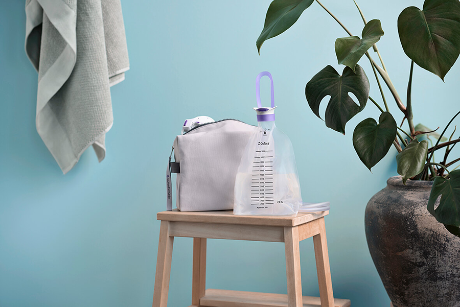 Qufora Irrisedo Klick standing in a bathroom setting