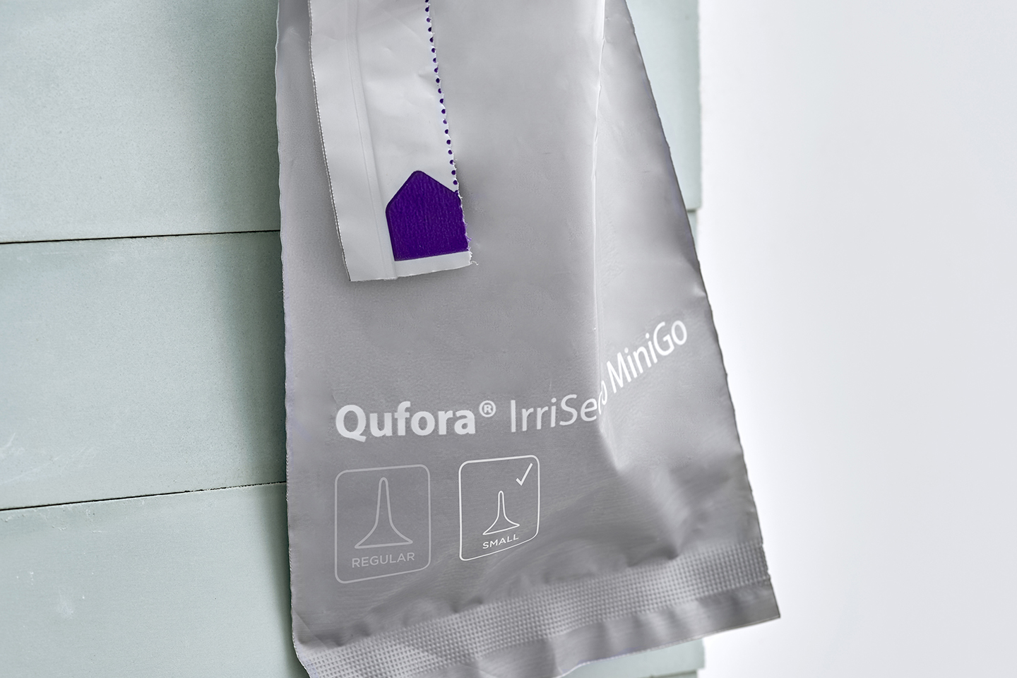 Close-up of the bag of the Qufora IrriSedo MiniGo in small