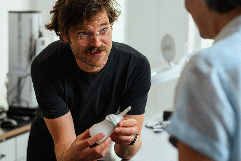 A Qufora employee telling about the products