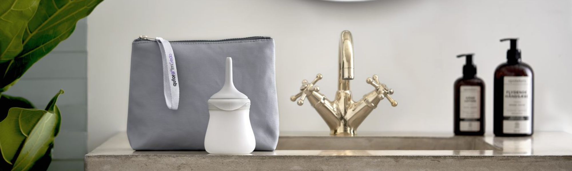 The Qufora Irrisedo MiniGo standing in a bathroom setting