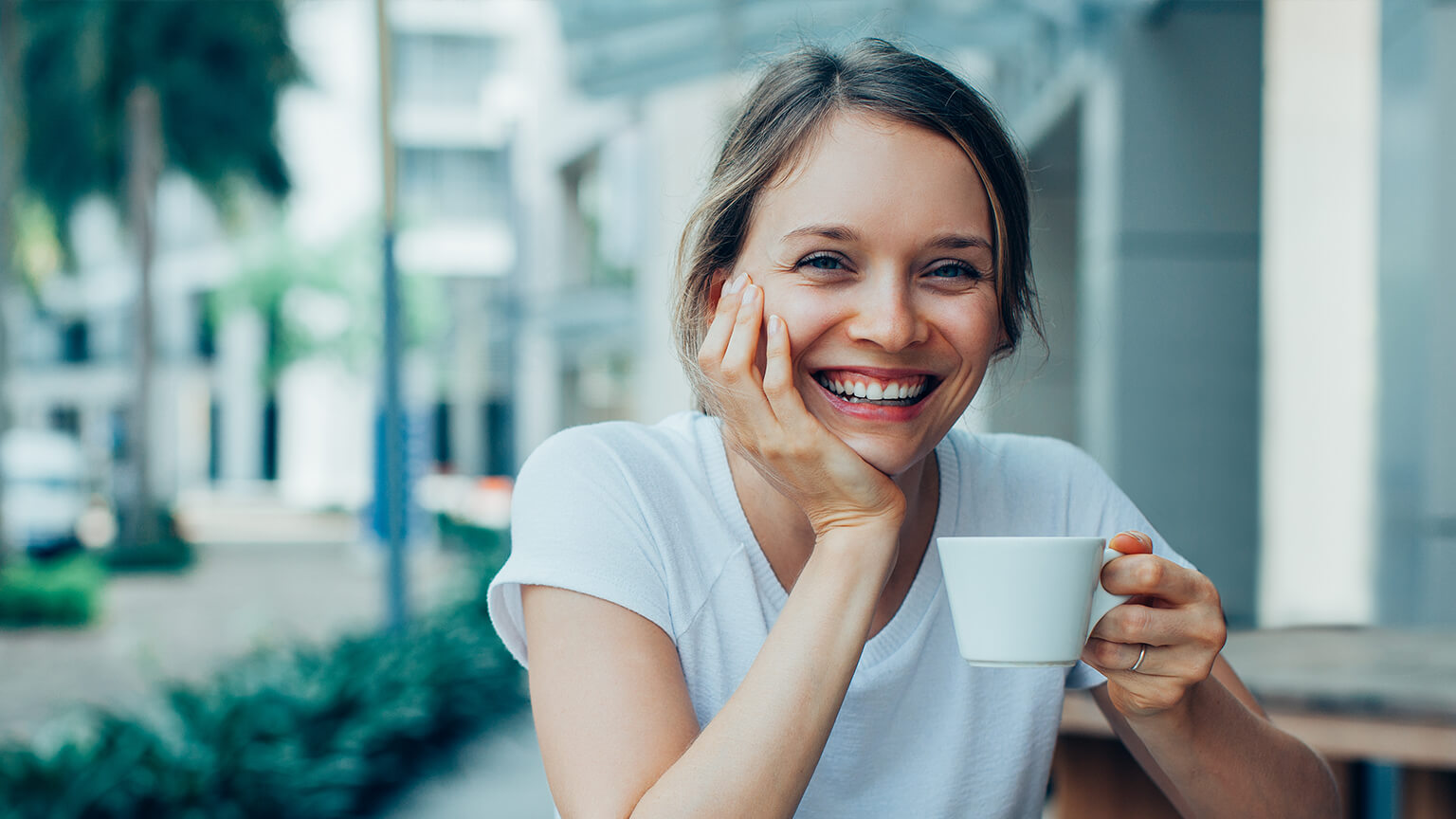 Frau mit Kaffee
