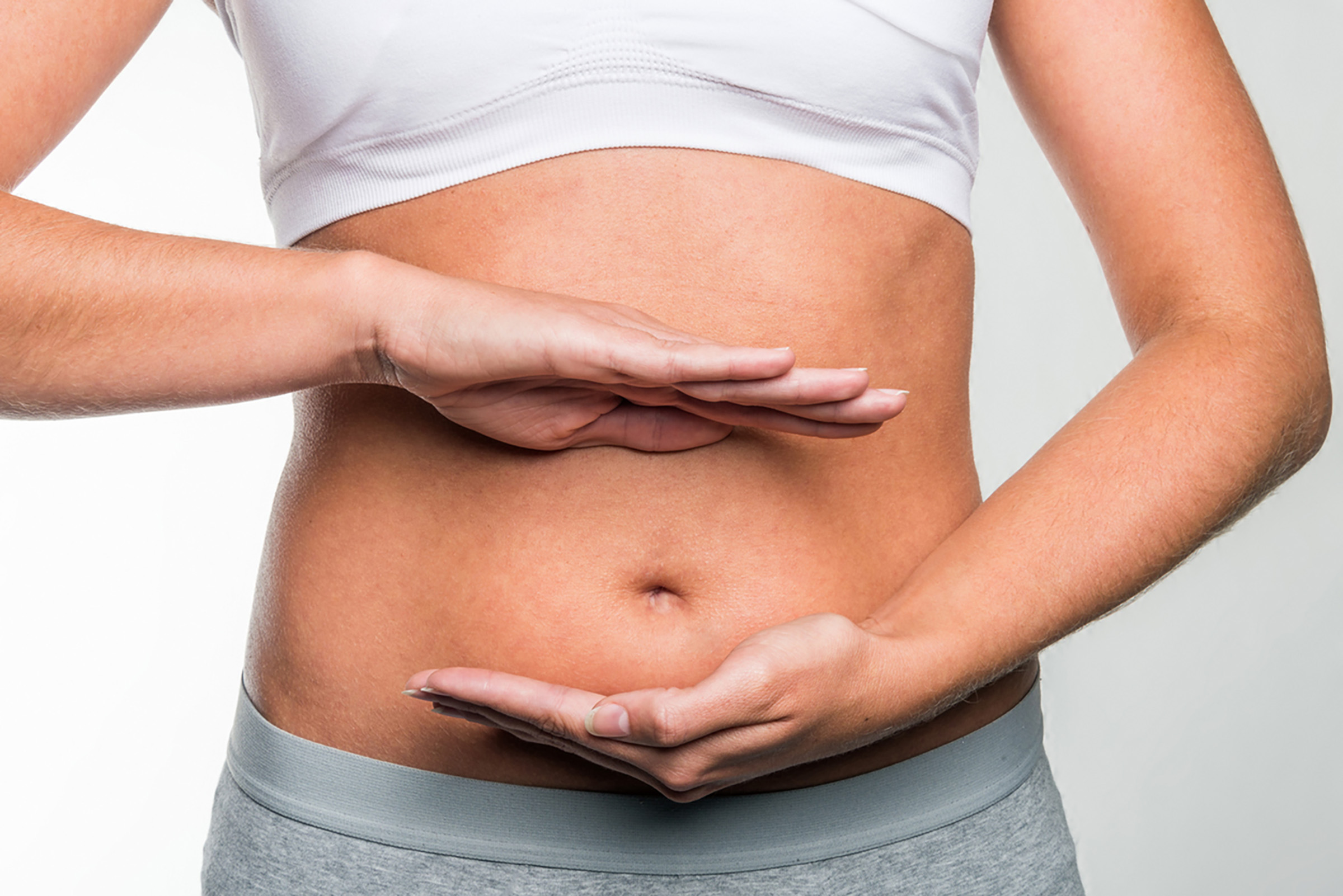 Hände auf dem Bauch
