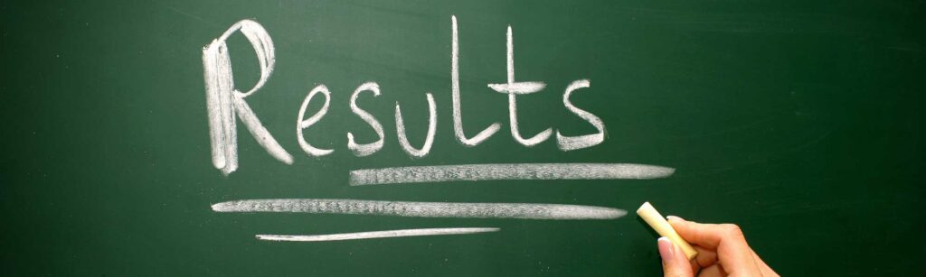 Wort „Results“ auf einer Tafel