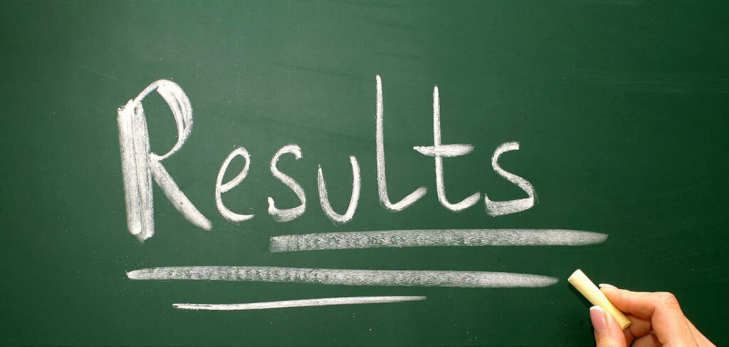 La parola “Results” su una lavagna